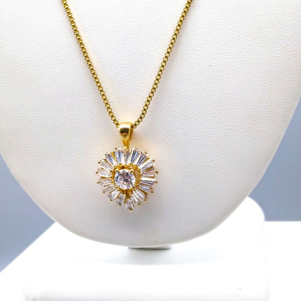 Glowing Heart Cz Pendant Necklace Gold Tone Setting And Box Chain Chaton Cubic